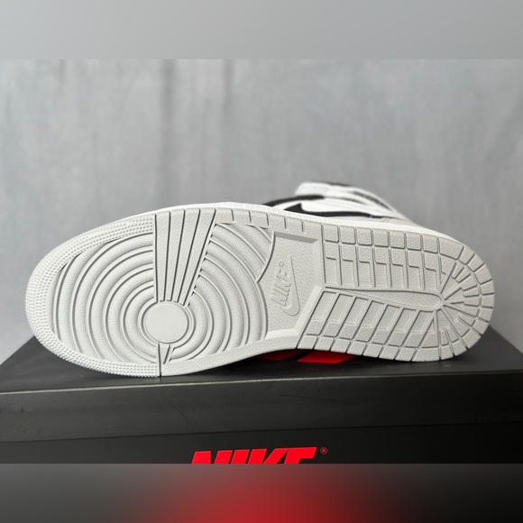 Air Jordan 1 Retro High OG Bleached Coral - Picture 7 of 10